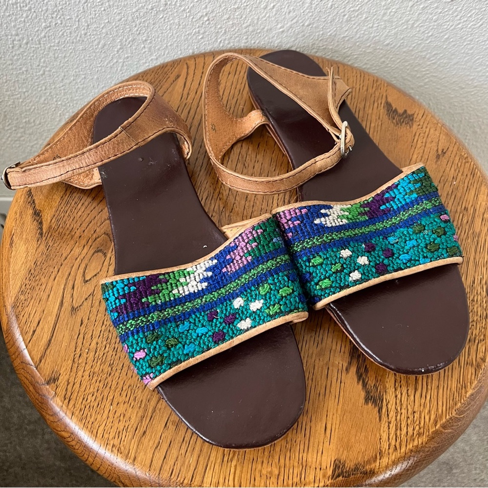 Women’s woven sandals
